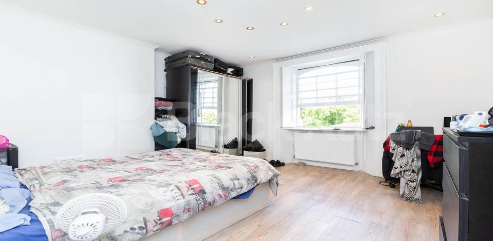 Spacious two double bedroom set within a period conversion Camden Road, Camden